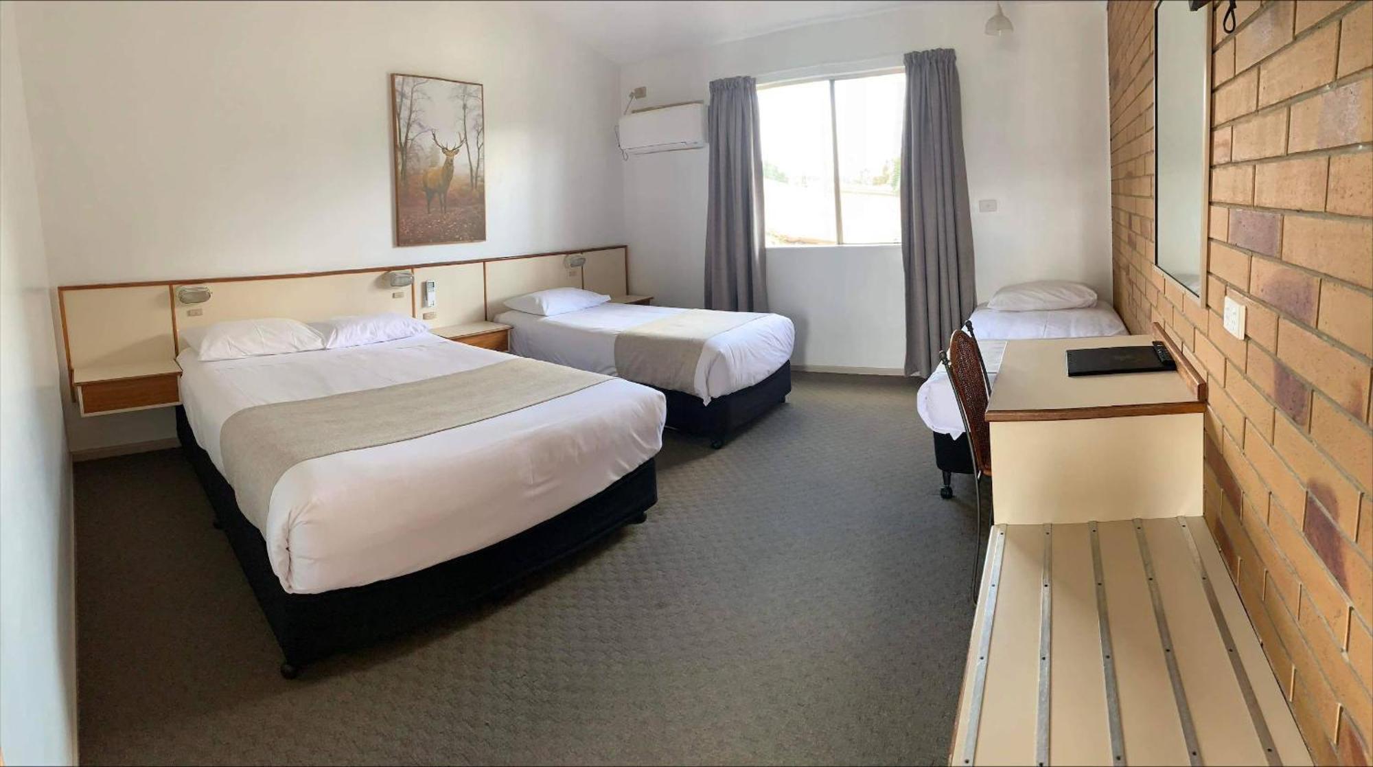 Wild Scotsman Motor Inn Gin Gin Qld Esterno foto
